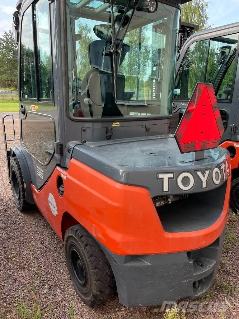 Toyota 52-8FDJF35 Diesel Trucker