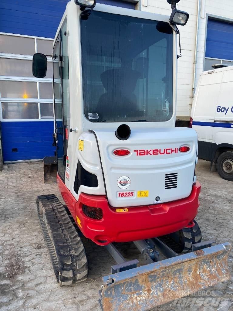Takeuchi TB 225 Minigravere <7t