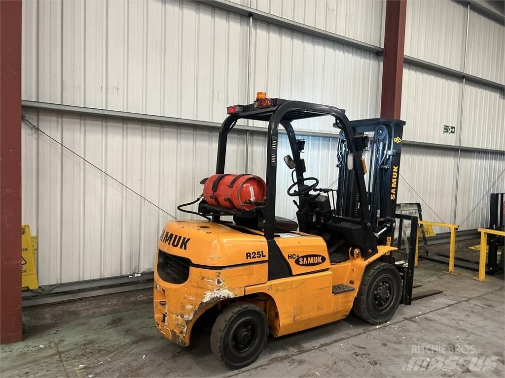  R25L Propan trucker
