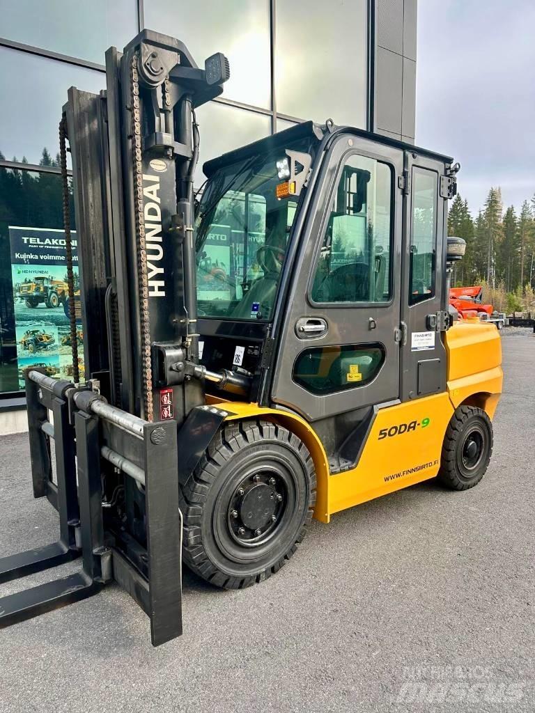 Hyundai 50DA-9 Diesel Trucker