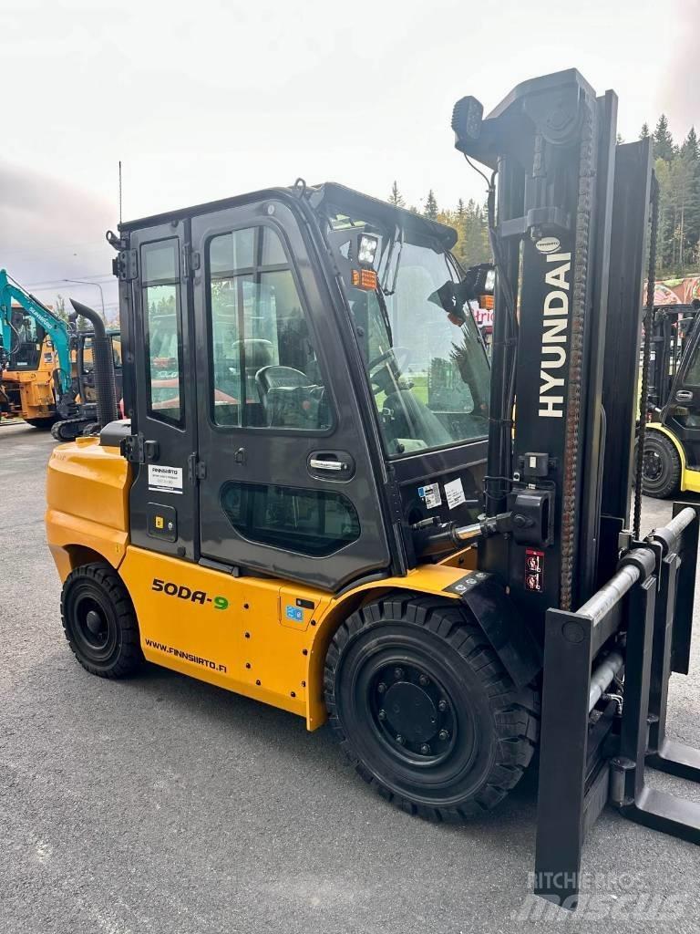 Hyundai 50DA-9 Diesel Trucker