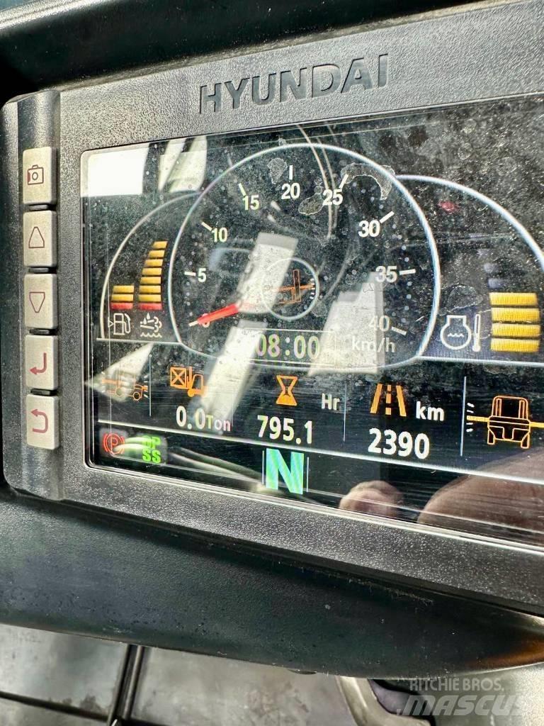 Hyundai 50DA-9 Diesel Trucker