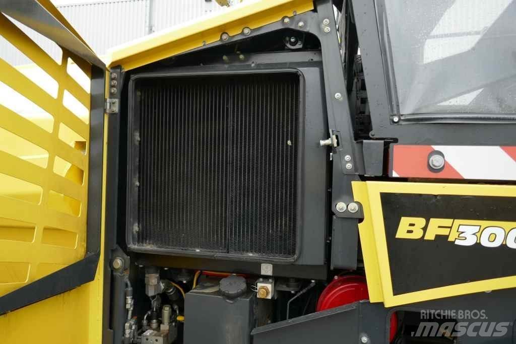 Bomag BF 300 C-2 Små asfaltmaskiner