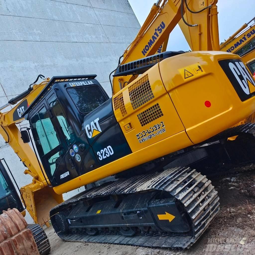 CAT 323 D Beltegraver