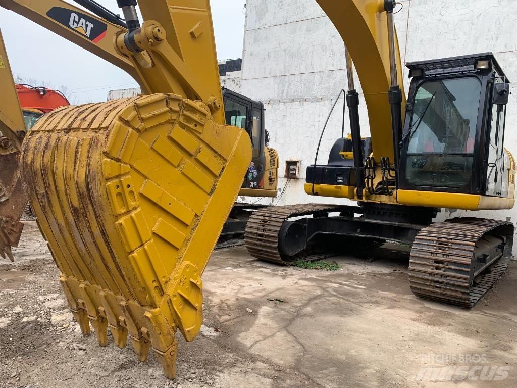 CAT 323 D L Beltegraver