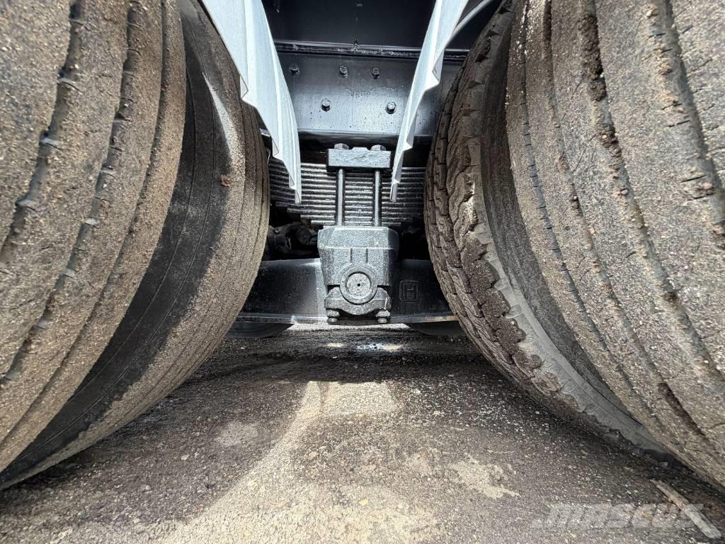 Freightliner 114 SD Slamsugere