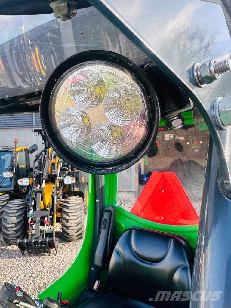 Avant 735 Kompaktlaster