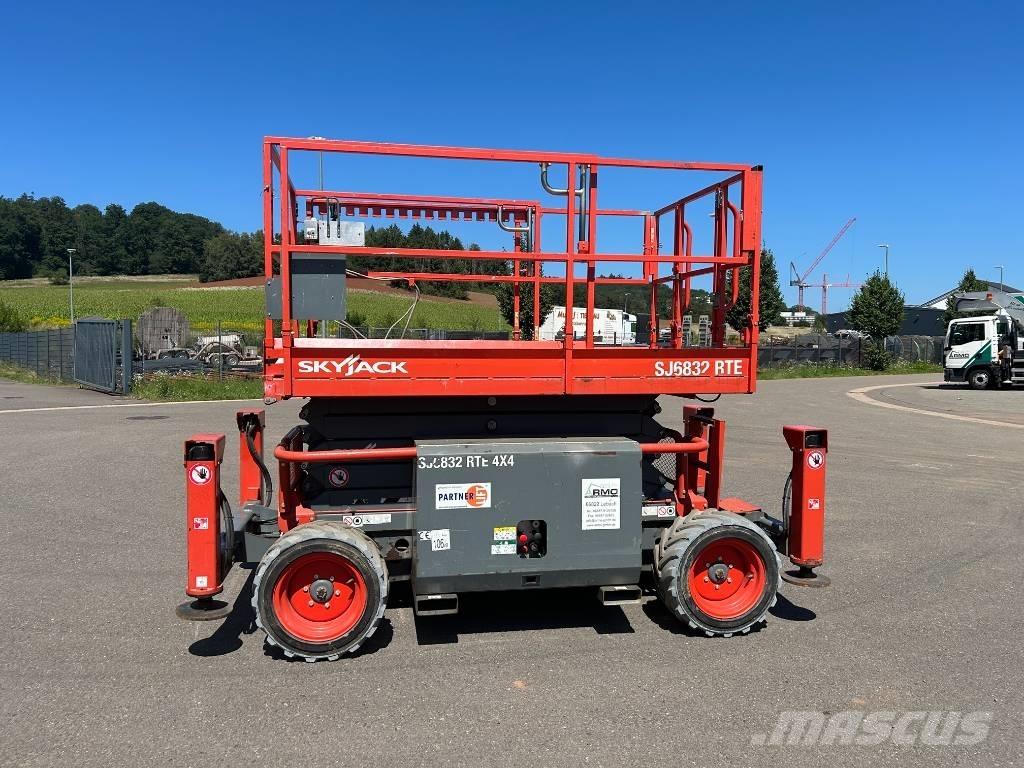 SkyJack SJ 6832 RTE Sakselifter
