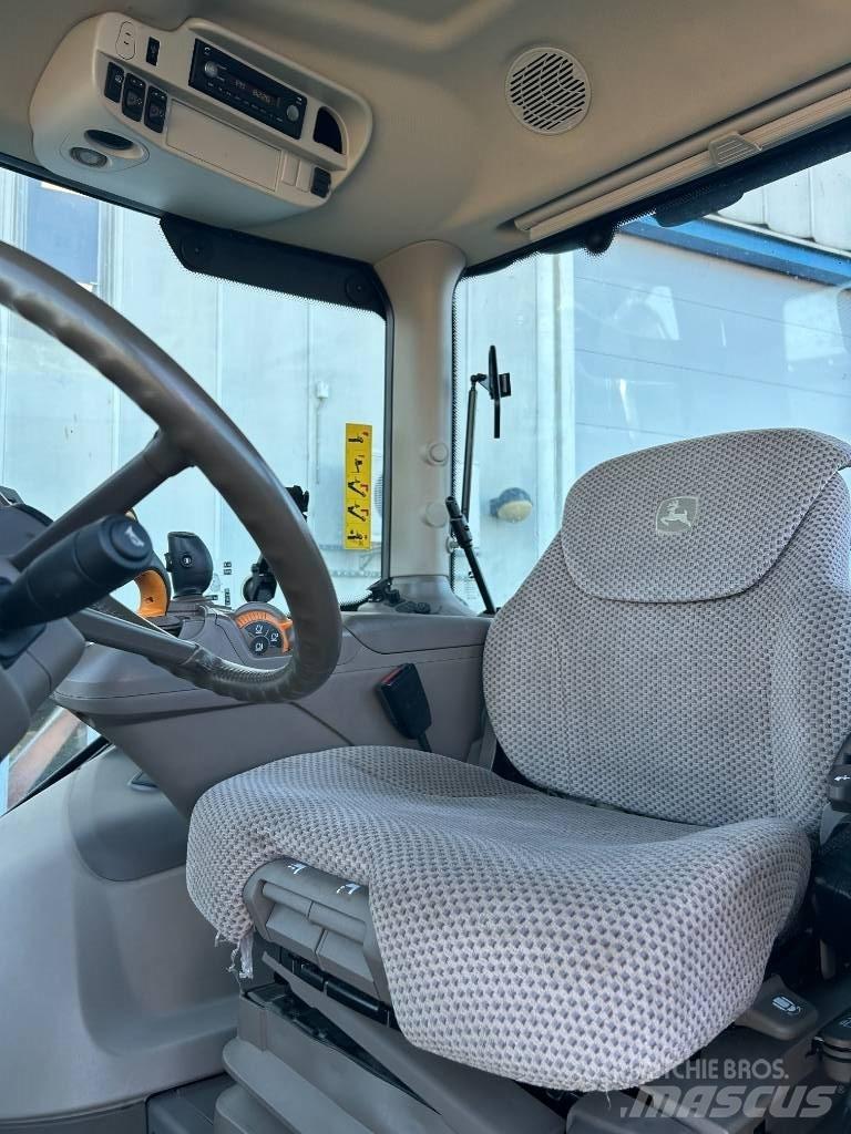 John Deere 6215 R Traktorer