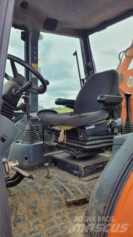 Fiat-Hitachi FB 100 Traktorgravere