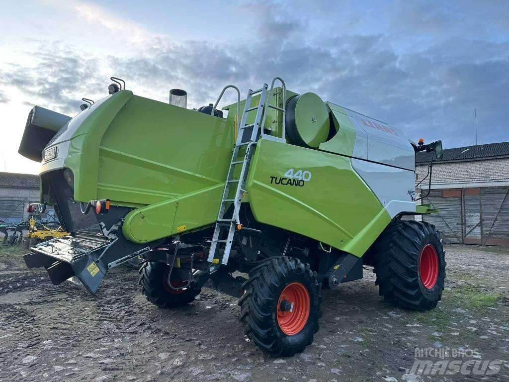 CLAAS Tucano 440 Skurtreskere