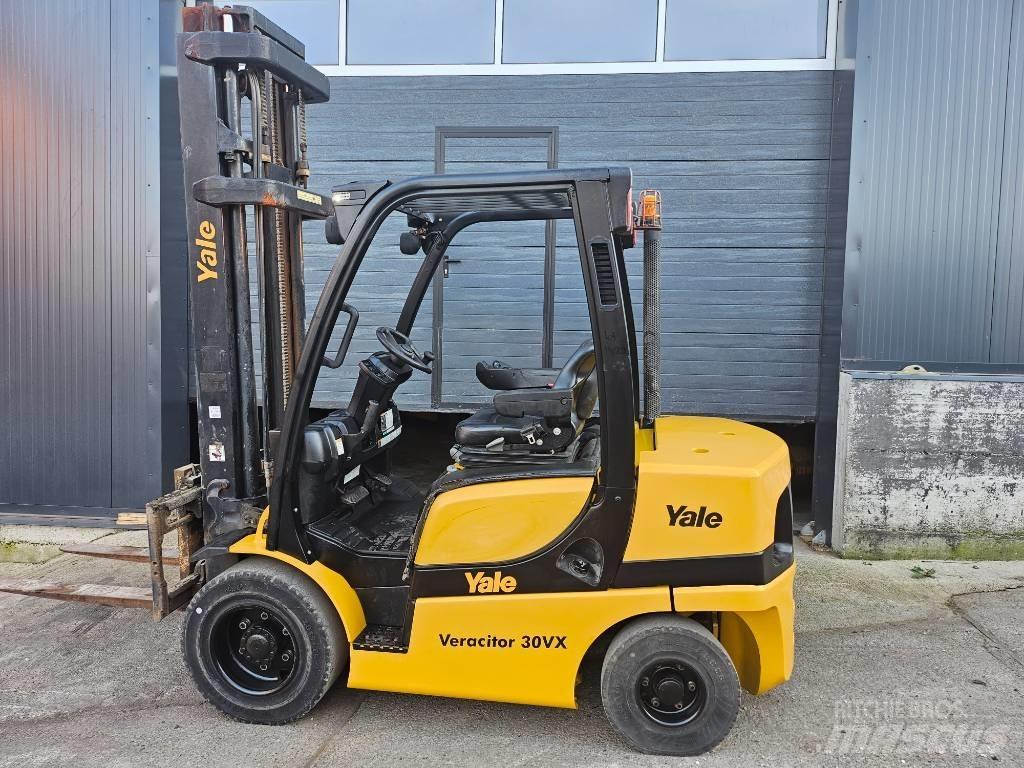 Yale 30 veracitor Skyvemasttruck