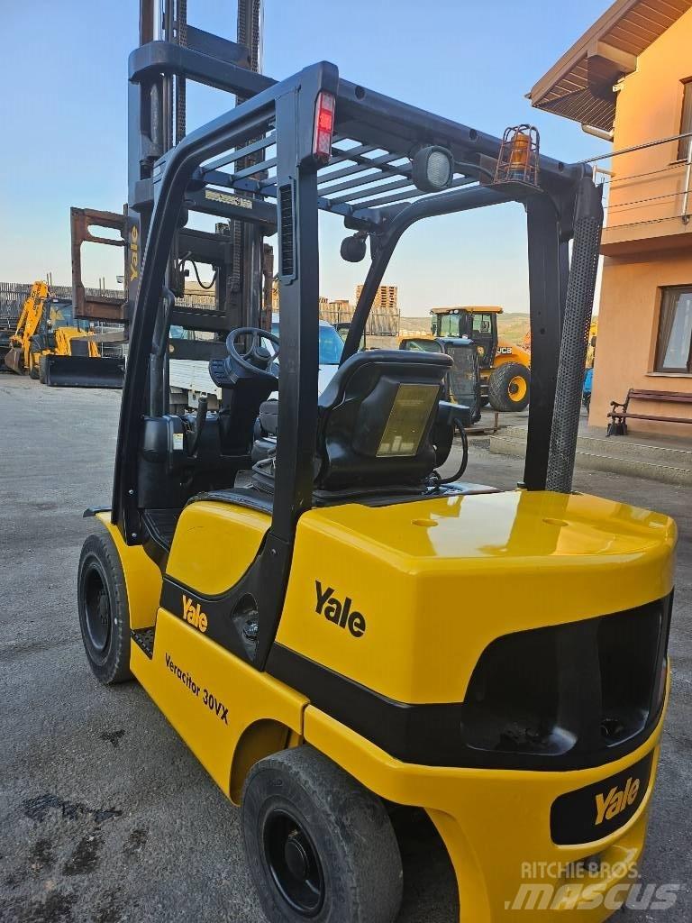 Yale 30 veracitor Skyvemasttruck