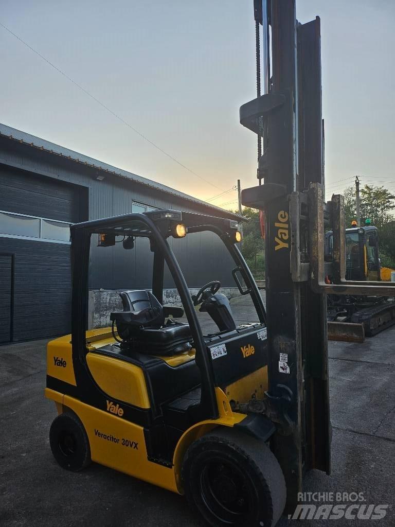 Yale 30 veracitor Skyvemasttruck