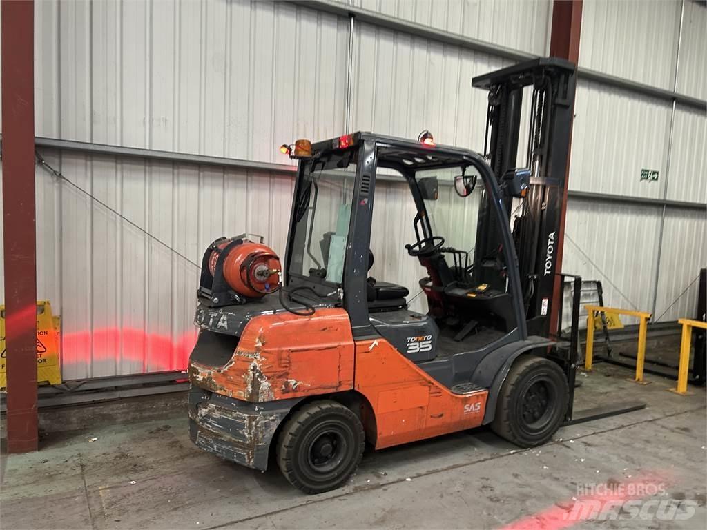 Toyota 02-8FGJF35 Propan trucker