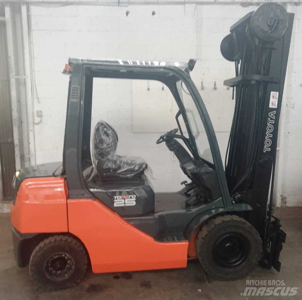 Toyota 52-8 FD 25 Diesel Trucker