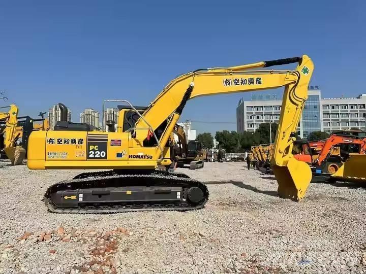 Komatsu PC 220 Beltegraver