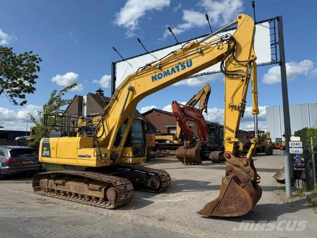 Komatsu PC210LC-8 Beltegraver