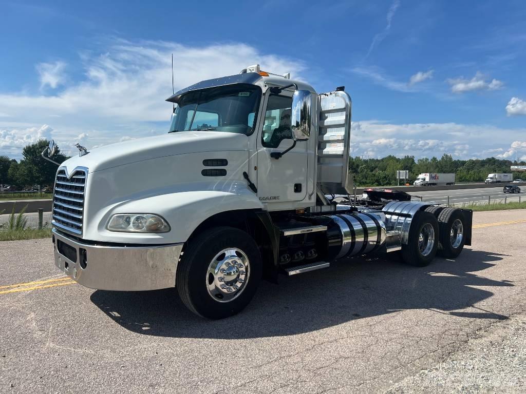 Mack CXU 613 Trekkvogner