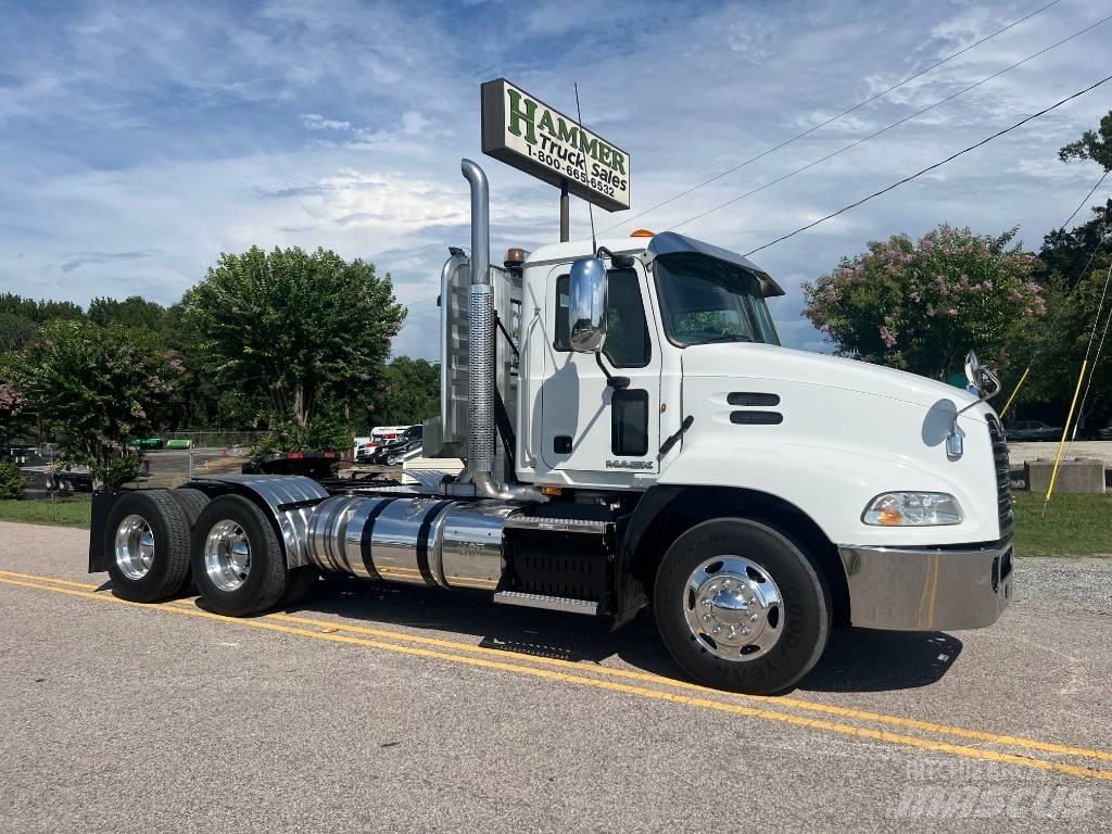 Mack CXU 613 Trekkvogner