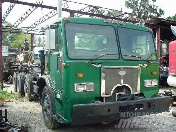 Peterbilt 320 Chassis