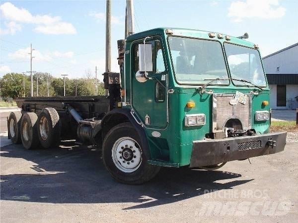 Peterbilt 320 Chassis