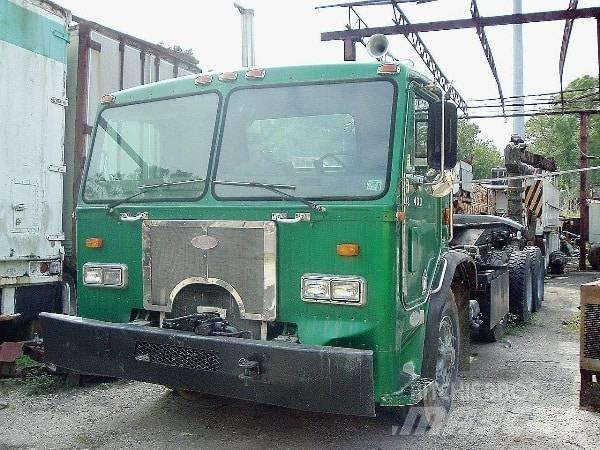 Peterbilt 320 Chassis