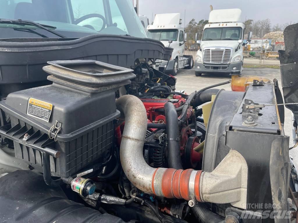 International 4300 Skapbiler