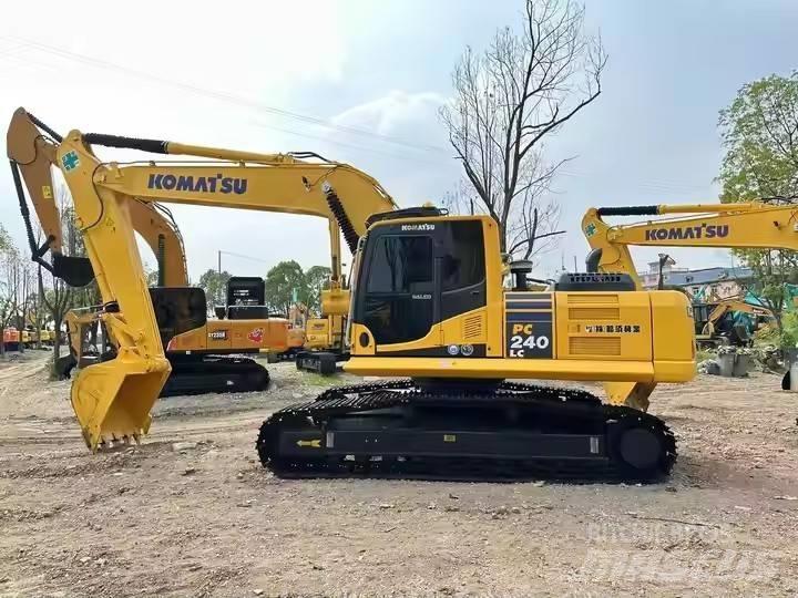 Komatsu PC240 Beltegraver