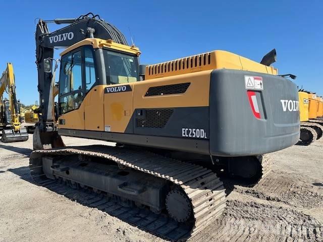 Volvo EC 250 D L Beltegraver