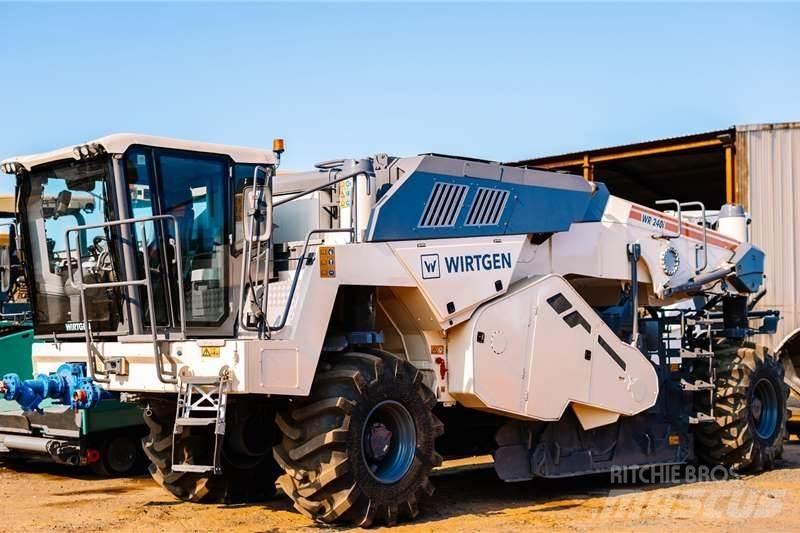 Wirtgen WR240 Andre lastebiler