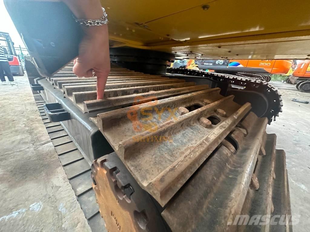 Komatsu PC 220-8 Beltegraver