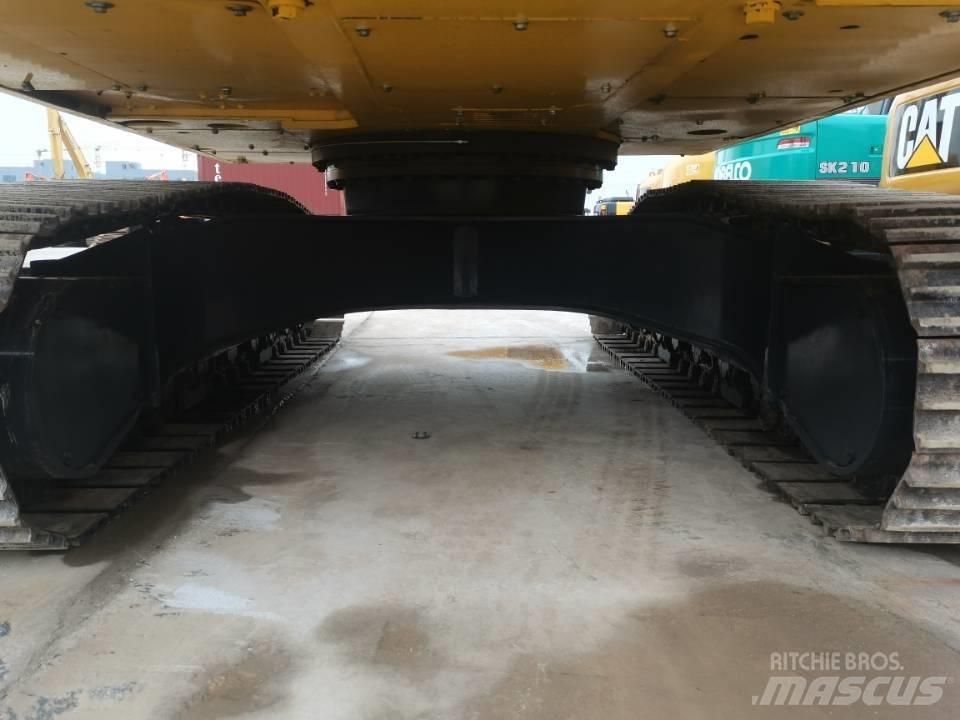 Komatsu PC 220-8 Beltegraver