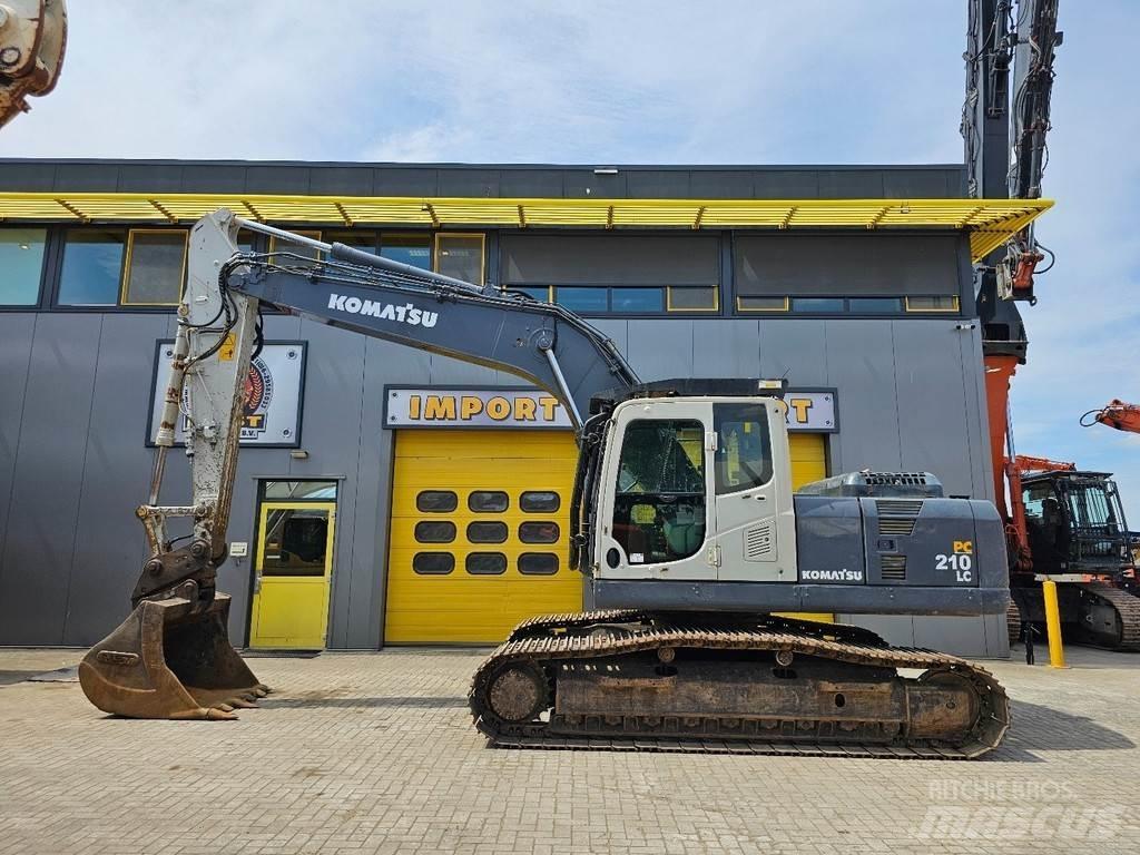 Komatsu PC210LC-8 Beltegraver
