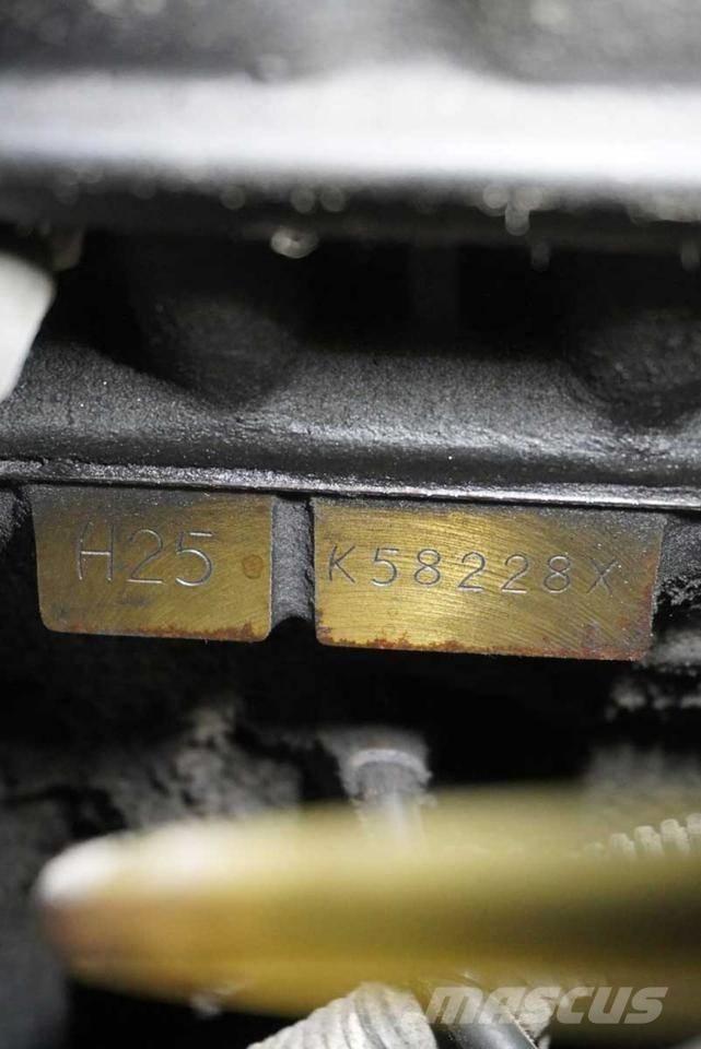 Nissan UGD02 A 32 PQ Propan trucker