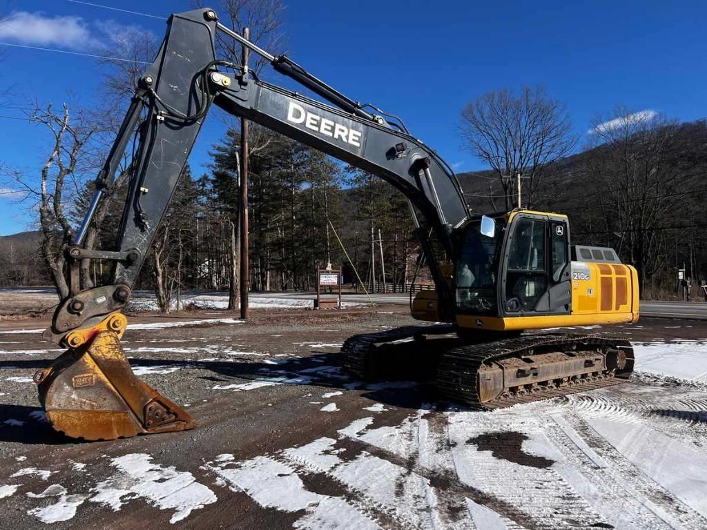 DEERE 210G LC Beltegraver