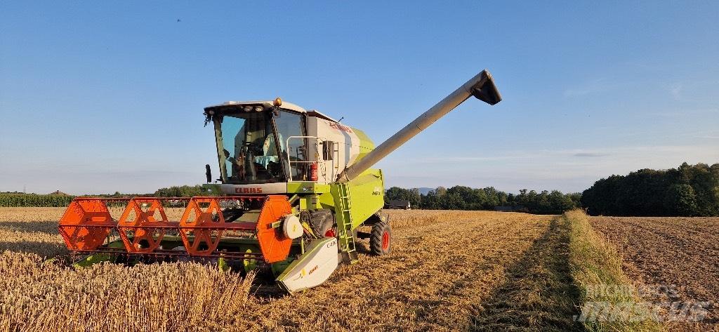 CLAAS Avero 240 Skurtreskere