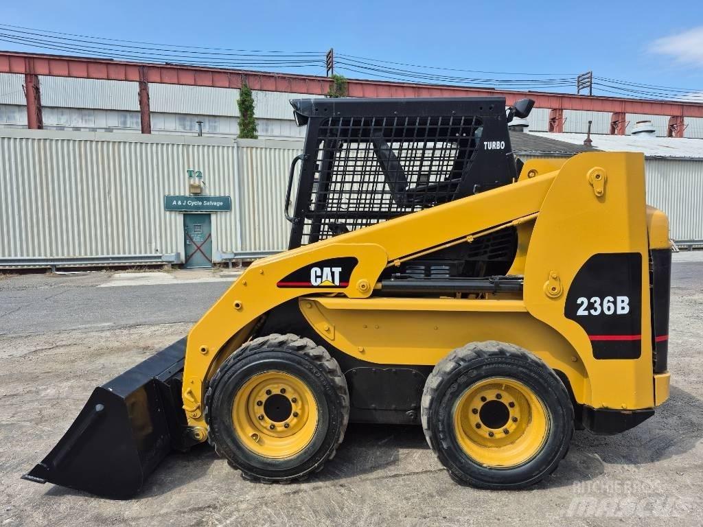 CAT 236 B Kompaktlastere