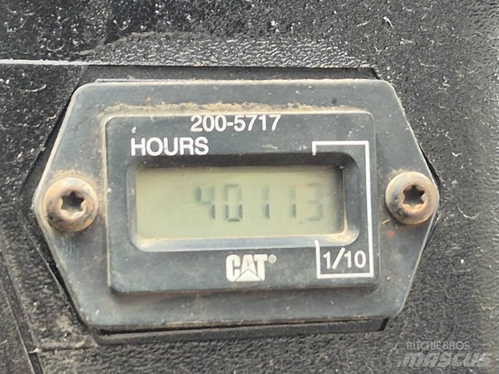 CAT 236 B Kompaktlastere