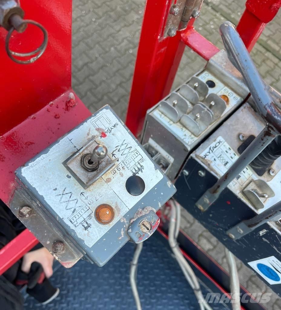 SkyJack SJ 6832 RT Sakselifter