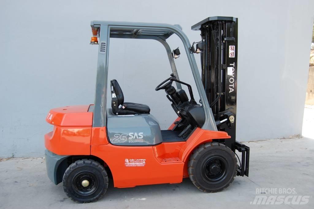 Toyota 7 FD 25 Diesel Trucker