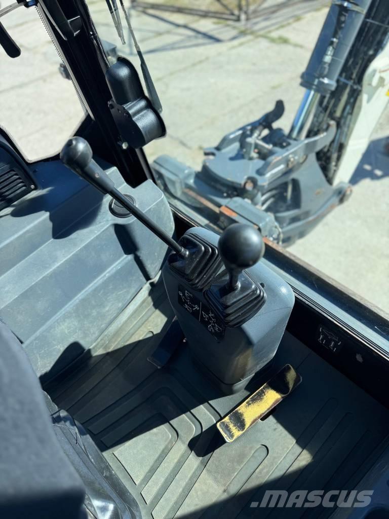 Terex TLB 890 Traktorgravere