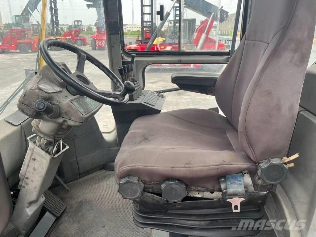 Kalmar DCF 300-12 Diesel Trucker