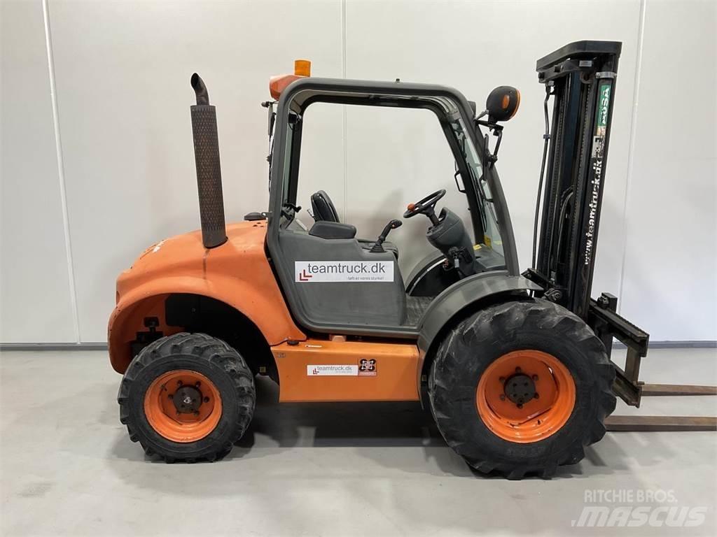 Ausa C250HX4 Terrenggående gaffeltruck
