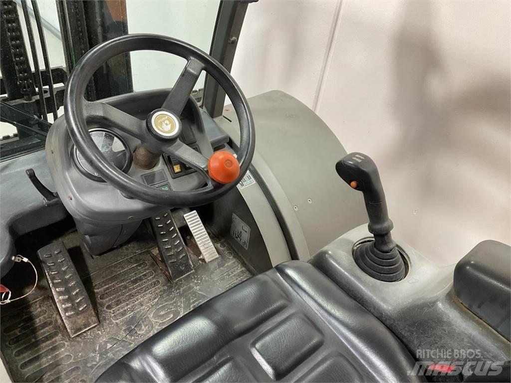 Ausa C250HX4 Terrenggående gaffeltruck