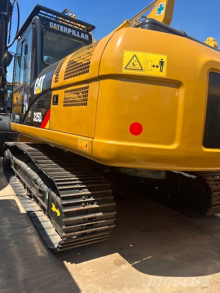 CAT 325D Beltegraver