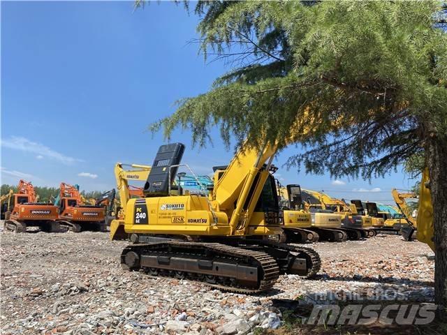 Komatsu PC240-8 Beltegraver