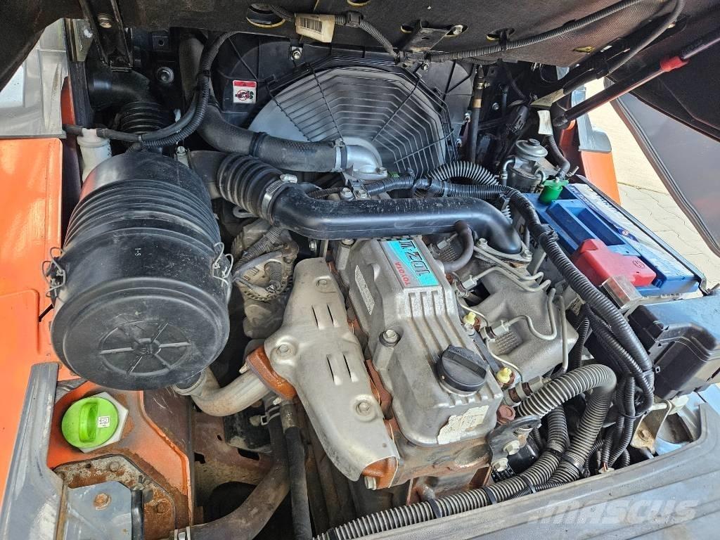 Toyota 8FDF25 Diesel Trucker