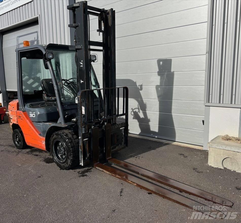 Toyota 8 FDF 30 Diesel Trucker