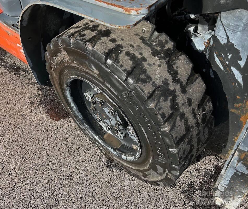 Toyota 8 FDF 30 Diesel Trucker